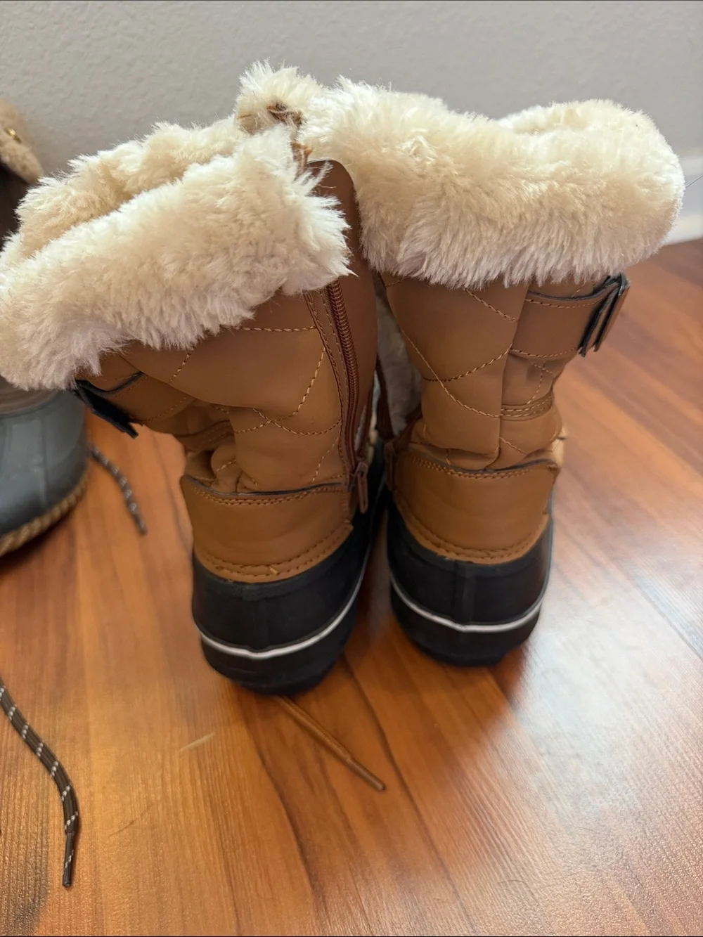 Women’s duck boots light brown